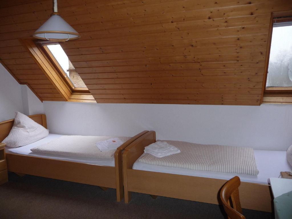 Wengerterstube & Gaestezimmer Kern Hotel Oberderdingen Bilik gambar